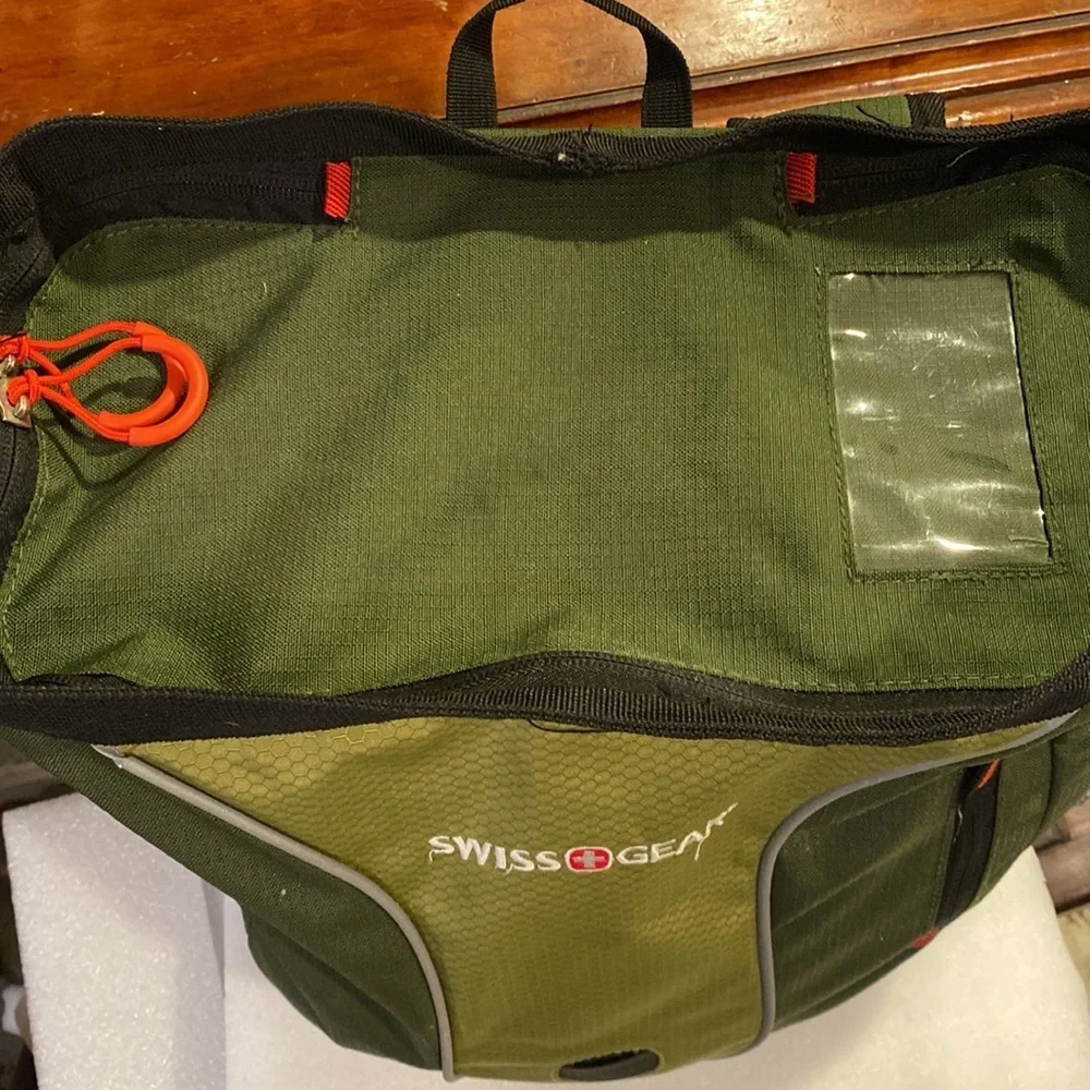 Swiss Gear Urban Trekker Backpack Model CP110 SwissGear Green Olive Black